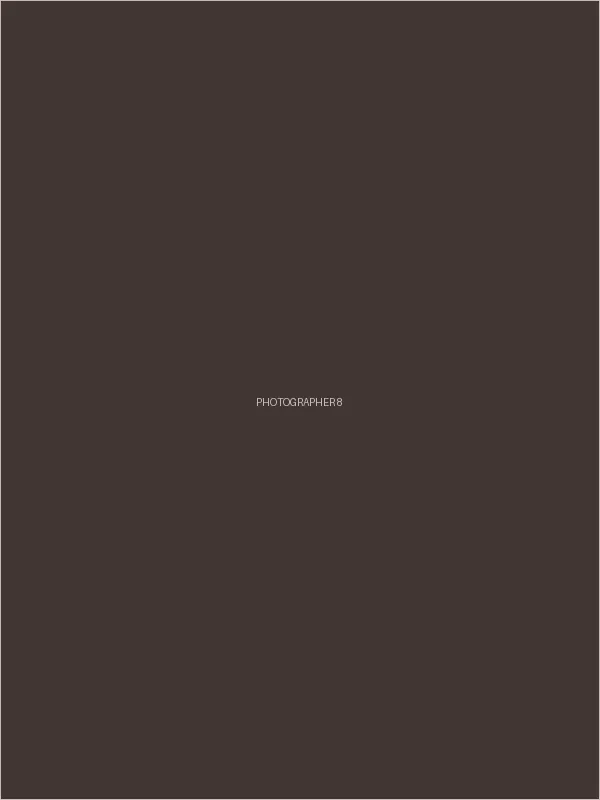 在自然光下拍摄的 张婉莹 模特，姿态优雅而舒展